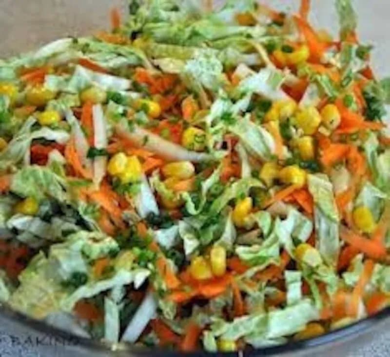 Jaką sałatkę zrobić z kapusty pekińskiej, by zachwycić gości? Jaką sałatkę zrobić z kapusty pekińskiej, by zachwycić gości?