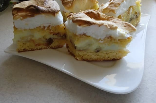 Proste ciasto z bananami i budyniem, które zachwyci każdego smakosza Proste ciasto z bananami i budyniem, które zachwyci każdego smakosza
